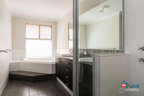 5 Canterbury Trl, Harrisdale, WA 6112