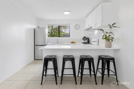 Property photo of 2/40 Oceanic Drive Mermaid Waters QLD 4218