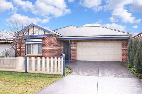 28 Grampians Way, Caroline Springs, VIC 3023