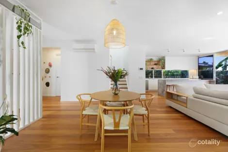 Property photo of 33 Dawn Parade Miami QLD 4220