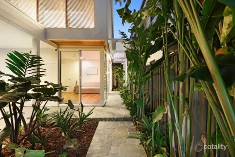 Property photo of 33 Dawn Parade Miami QLD 4220