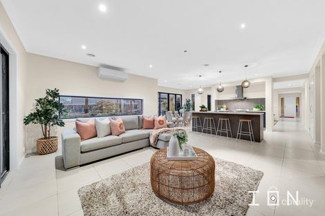 Property photo of 8 Hawkeseye Way Cranbourne East VIC 3977