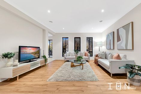 Property photo of 8 Hawkeseye Way Cranbourne East VIC 3977