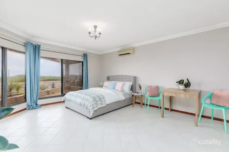 Property photo of 72 Oceanside Promenade Mullaloo WA 6027
