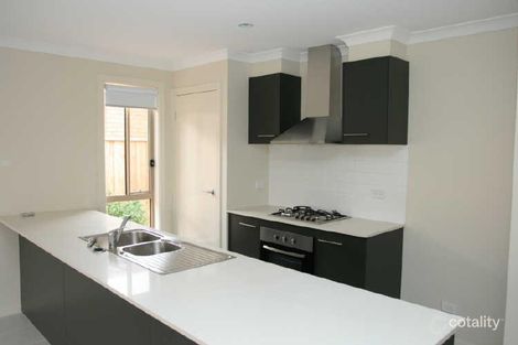 Property photo of 8 Parawong Parade Wyndham Vale VIC 3024