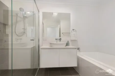 Property photo of 4/126 Edwardson Drive Coomera QLD 4209