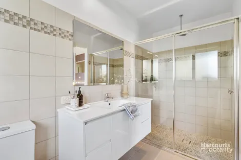 Property photo of 1/698 Oceana Drive Tranmere TAS 7018