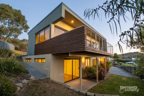 Property photo of 1/698 Oceana Drive Tranmere TAS 7018