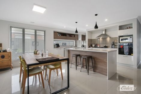 Property photo of 21 Hampshire Boulevard Leneva VIC 3691