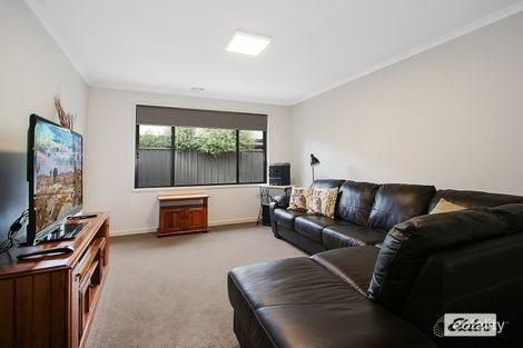 Property photo of 21 Hampshire Boulevard Leneva VIC 3691