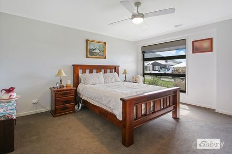 Property photo of 21 Hampshire Boulevard Leneva VIC 3691