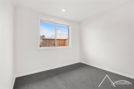 Property photo of 14 Binshaw Crescent Menangle Park NSW 2563