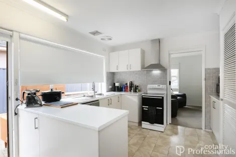 Property photo of 21 Curlew Close Melton VIC 3337