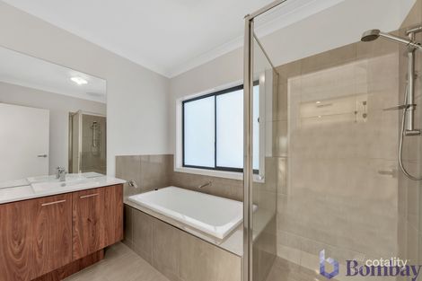 Property photo of 15 Holbrook Crescent Kalkallo VIC 3064