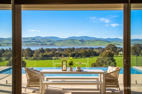 57 Eagle Rise Rd, Table Top, NSW 2640