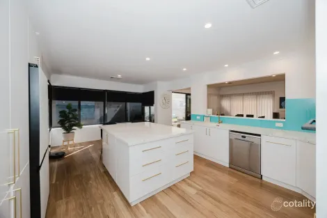 Property photo of 4 Mariners View Mindarie WA 6030