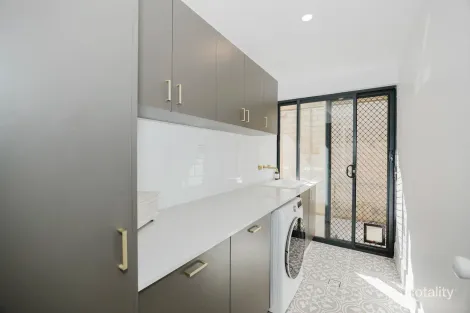 Property photo of 4 Mariners View Mindarie WA 6030