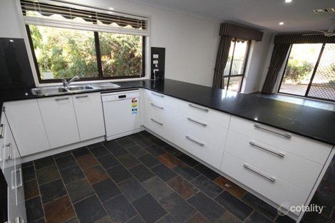 32 Fernyhough Cres, Lyneham, ACT 2602