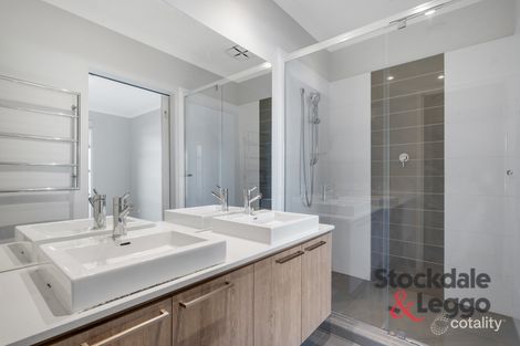Property photo of 11 Landor Way Craigieburn VIC 3064
