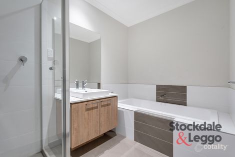Property photo of 11 Landor Way Craigieburn VIC 3064