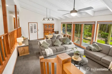 Property photo of 195 Glenview Road Launching Place VIC 3139
