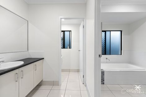 Property photo of 42 Flagstone Terrace Smithfield QLD 4878