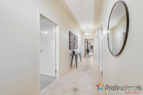 Property photo of 7 Kinnaird Court Taylors Lakes VIC 3038