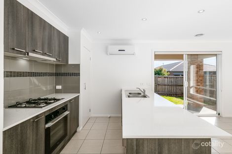 Property photo of 11 Noorat Place Cranbourne North VIC 3977
