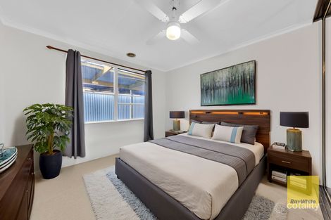 Property photo of 2 Centenary Crescent Werribee VIC 3030