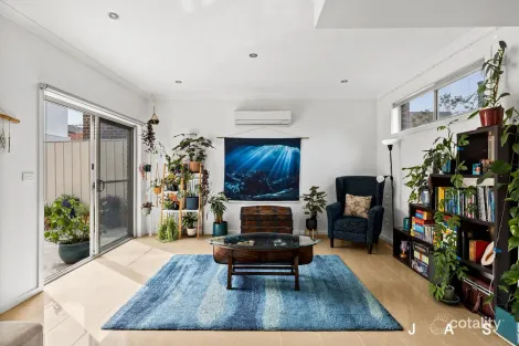 2/10 Hampton Pde, West Footscray, VIC 3012