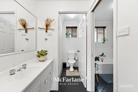 Property photo of 2 Cornus Circuit Cameron Park NSW 2285