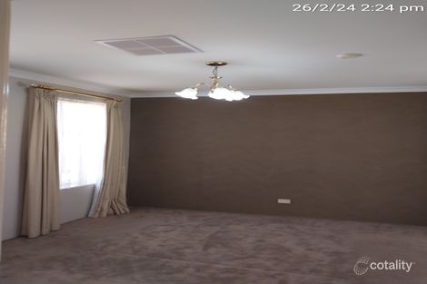Property photo of 4 Baxter Close Huntingdale WA 6110