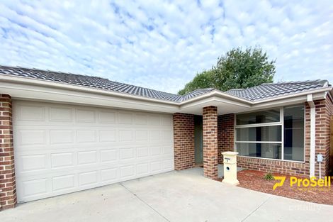 2/7 Osborn Gr, Pakenham, VIC 3810