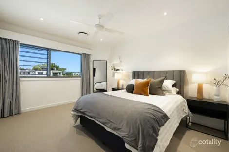 Property photo of 27 Summerland Key Broadbeach Waters QLD 4218