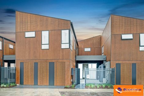 24 Zeta Cres, Point Cook, VIC 3030