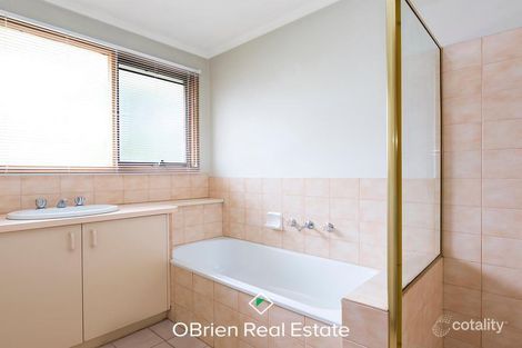 Property photo of 6 Escott Grove Berwick VIC 3806