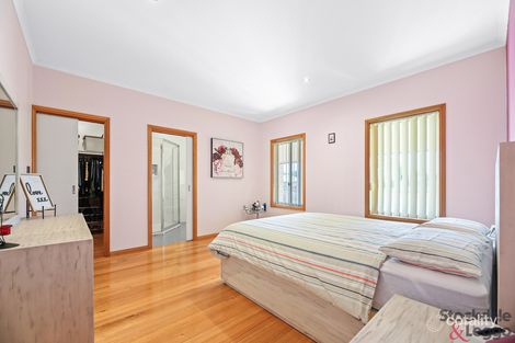 Property photo of 23 Colli Drive Newborough VIC 3825