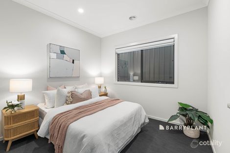 Property photo of 22 Niseko Crescent Pakenham VIC 3810