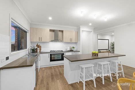 Property photo of 22 Niseko Crescent Pakenham VIC 3810