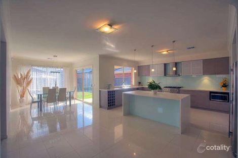 Property photo of 10 Hidden Grove Boulevard Keysborough VIC 3173