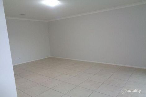 Property photo of 12 Kelmscott Close Roxburgh Park VIC 3064
