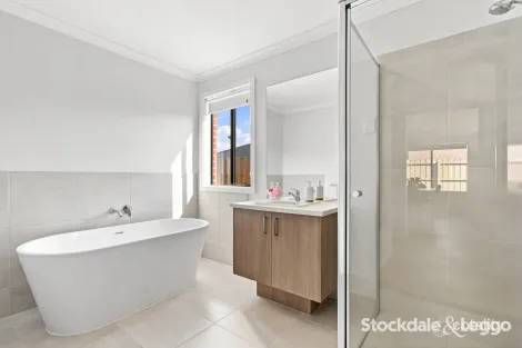 Property photo of 8 Angus Way Moe VIC 3825