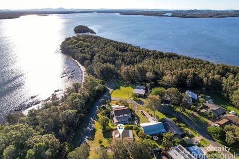 2 Green Point Dr, Green Point, NSW 2428