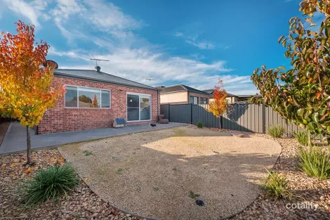 Property photo of 91 Charteris Drive Craigieburn VIC 3064
