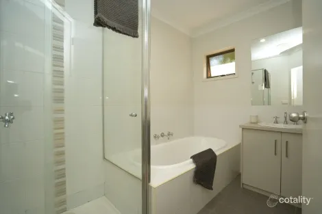 Property photo of 24 Hillam Drive Griffith NSW 2680