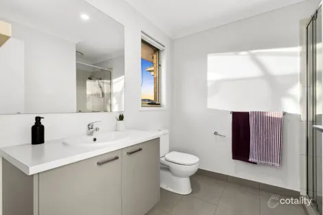 Property photo of 1 Hackberry Close Lara VIC 3212