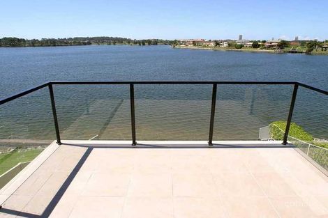 Property photo of 2/2 Washington Court Varsity Lakes QLD 4227