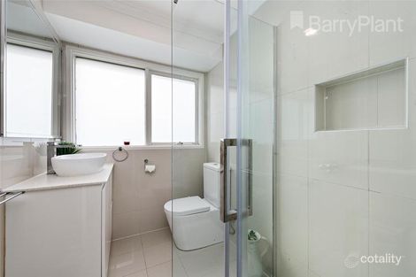 Property photo of 8 Chiswick Court Endeavour Hills VIC 3802