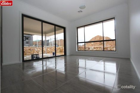 Property photo of 21 Merlin Crescent Googong NSW 2620