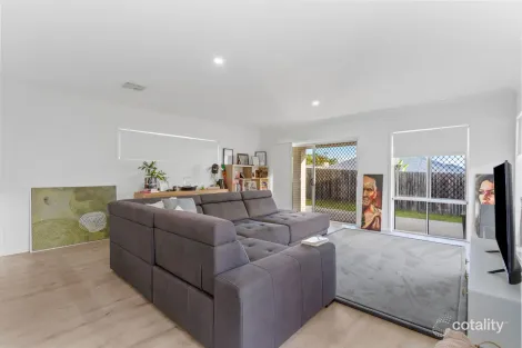 Property photo of 15 Byfield Place Yarrabilba QLD 4207